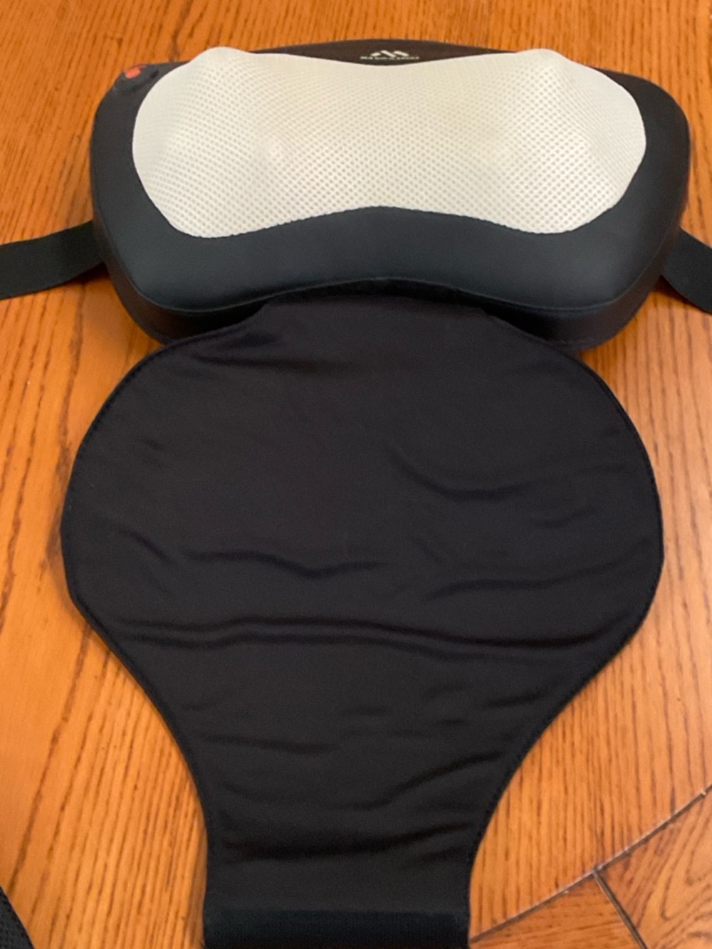 Magic Akers Shiatsu Heated Neck Massager Black New open box